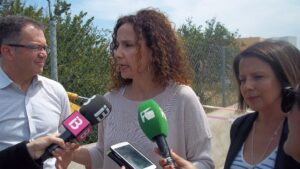 Pilar Lucio con el alcalde de Sant Josep