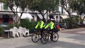 policia local eivissa bicicleta