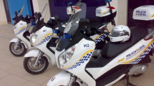 Dos polic&iacute;as resultaron con heridas leves