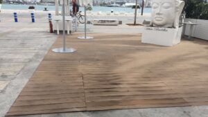Terraza que result&oacute; afectada por el humo