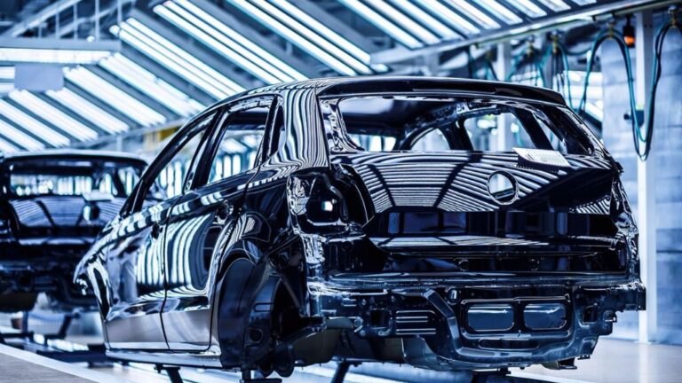 Europa tira del freno de mano verde: autoriza los coches de combusti&oacute;n m&aacute;s all&aacute; de 2035