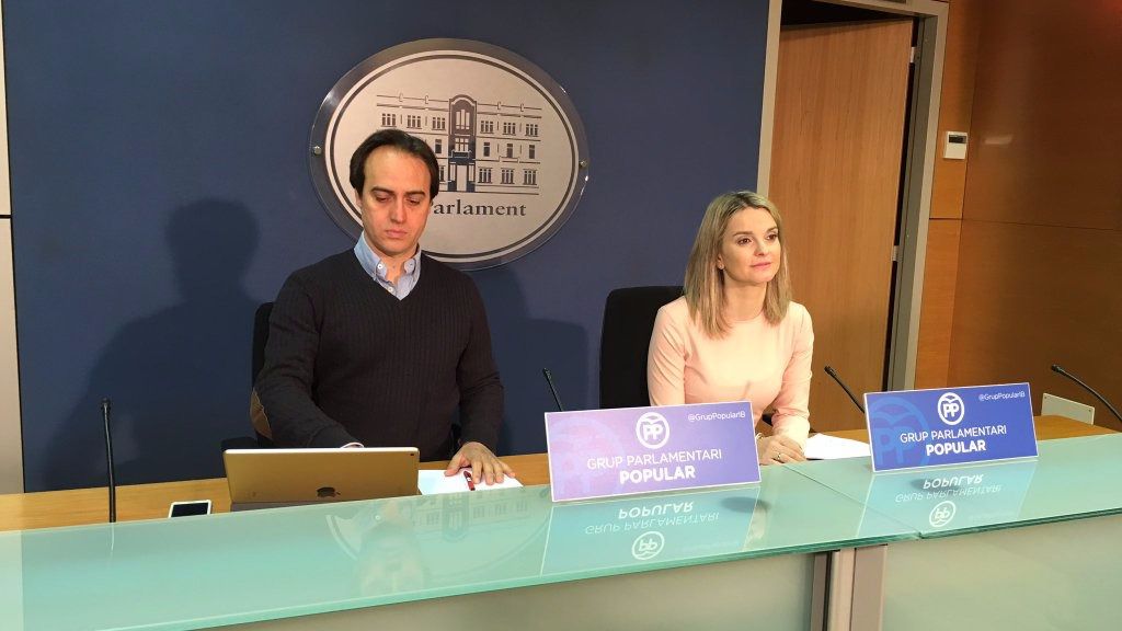 Marga Prohens junto a Álvaro Gijón