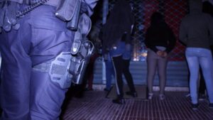 Momento de la actuaci&oacute;n de la Polic&iacute;a Nacional