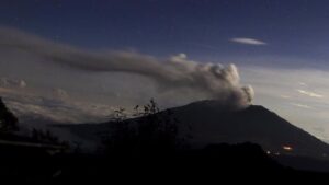 La humareda es visible desde kil&oacute;metros