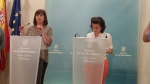 Francina Armengol junto a Fina Santiago
