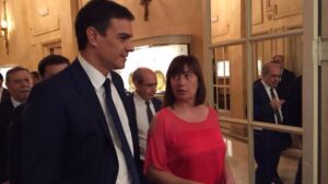 Francina Armengol acompa&ntilde;ada del secretario general del PSOE