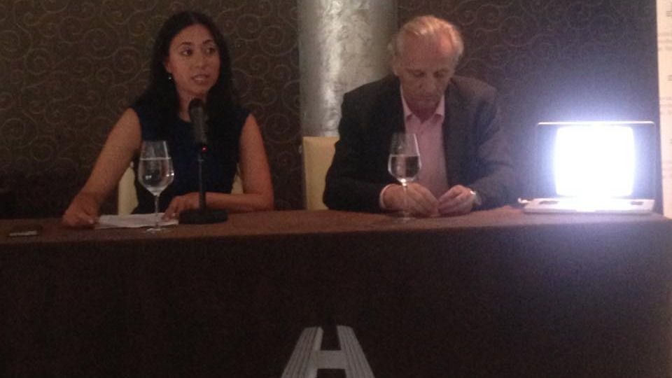 La presidenta de la Asociación de Periodistas de Balears, Ángeles Durán, durante la presentación de Álex Grijelmo