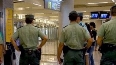 Dos días sin sueldo por saludar sin la gorra