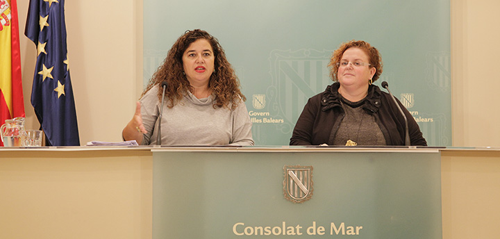 Pilar Costa junto a Ruth Mateu