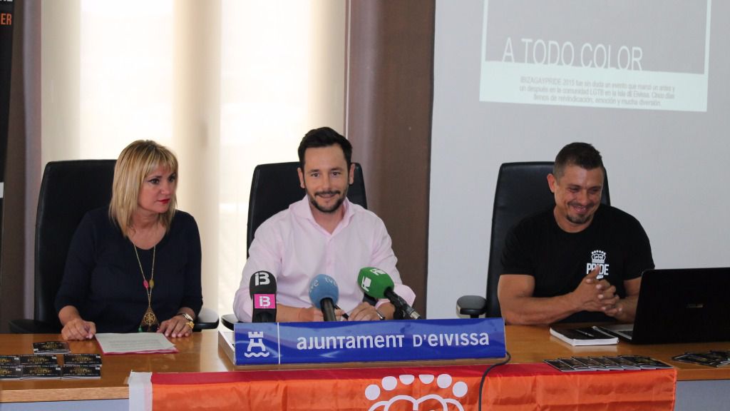 Rafa Ruiz junto a Marta Díaz y Antonio Balibrea