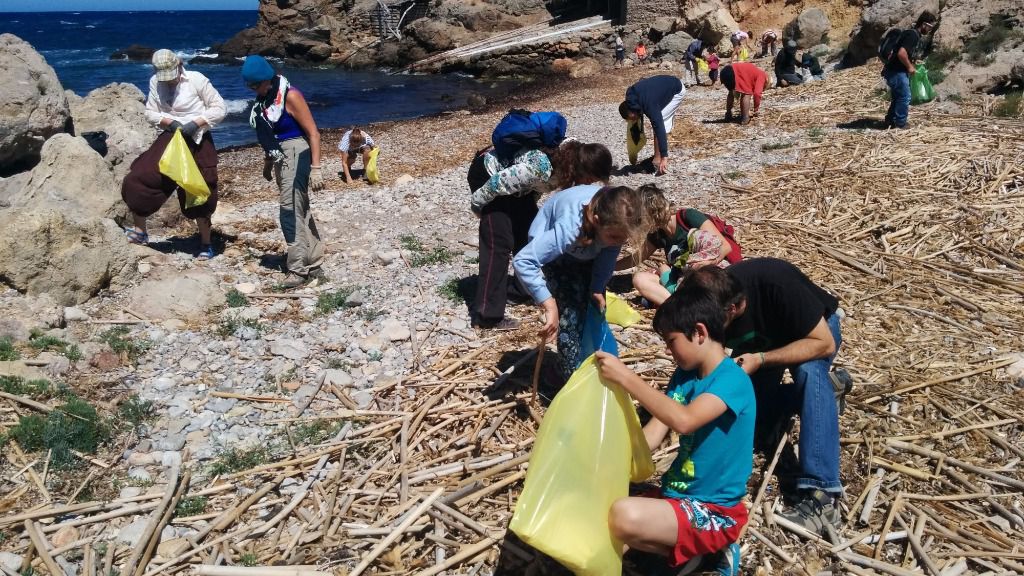 recogida residuos plasticos amics de la terra