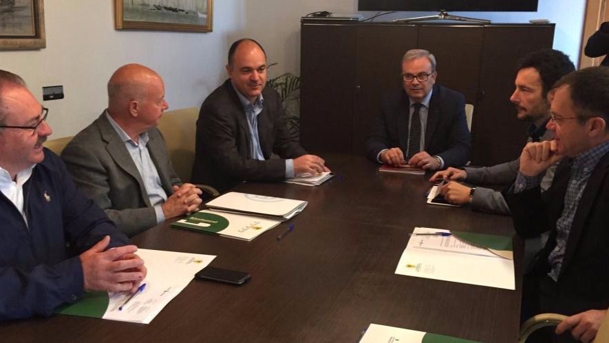 reunión alcaldes y torres