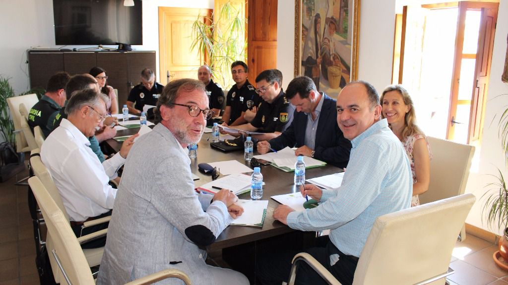 El alcalde Vicent Marí y el Delegado del Gobierno en funciones Evelio Antich