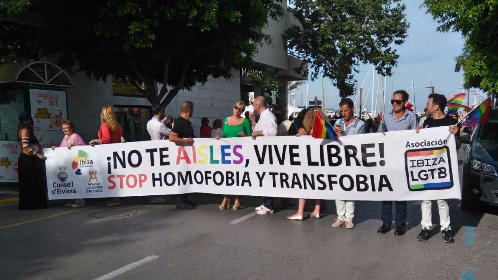 manifestacion orgullo gay eivissa 2016