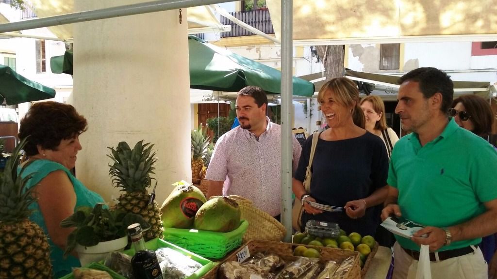 Teresa Palmer con los candidatos ibicencos