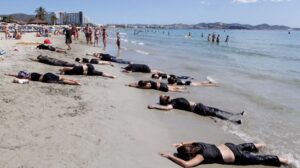 SOS Ayuda Refugiados Ibiza performance