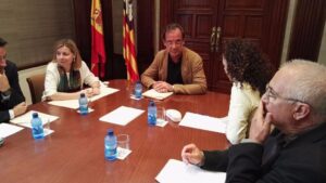 Evelio Antich y Catalina Cladera reunidos en Delegaci&oacute;n del Gobierno