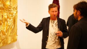 Jason Martin y el director de Galer&iacute;a Pelaires, Federic Pinya