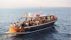 La embarcaci&oacute;n m&aacute;s emblem&aacute;tica de Barcos Azules