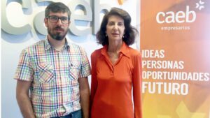 Carmen Planas, presidenta de Caeb, y Xavier Gil, responsable de la nueva Comisi&oacute;n
