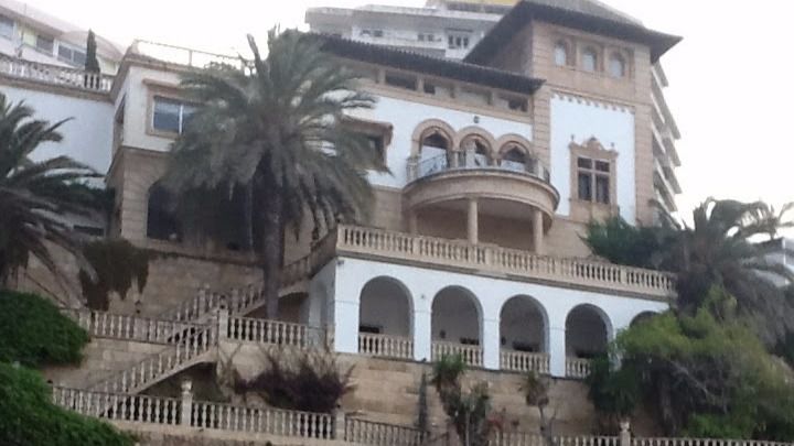La casa es obra del arquitecto Francesc Casas Llompart y data de 1949