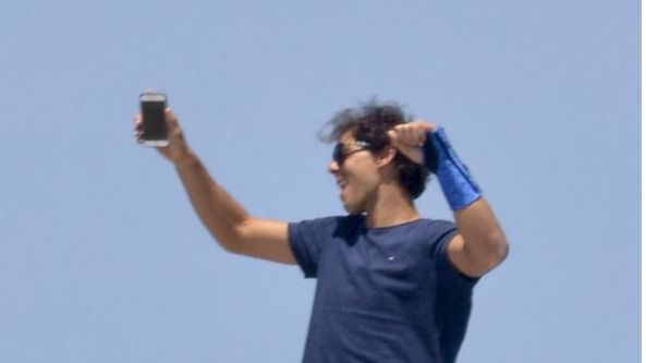 Nadal bailando en la cubierta de su yate