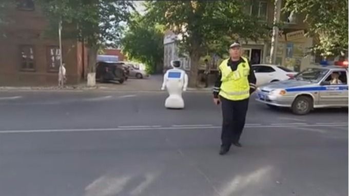 El robot en plena calle