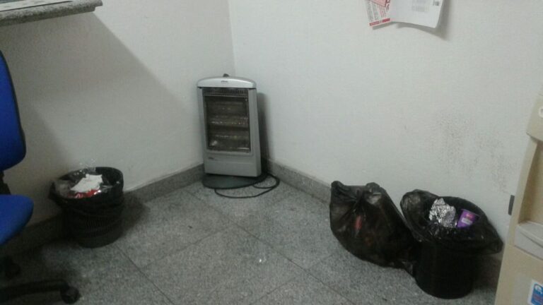 Se quejan de que el cuarto no se limpia ni se recogen las bolsas de basura