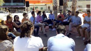 El candidato al Congreso Fernando Navarro se dirige a los j&oacute;venes de C's