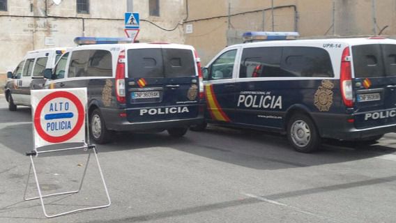 Furgones de la Policía Nacional