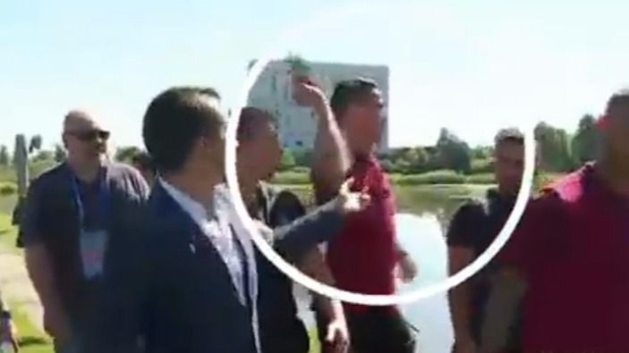 Cristinano Ronaldo microfono