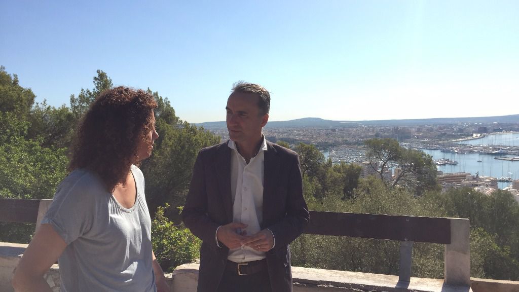 Junto a la consellera Catalina Cladera