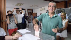 El exmagistrado ha votado pronto en Calanova