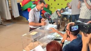 El socialista ha votado en el CEIP Establiments de Palma