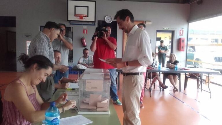 Navarro ha vota en Santa Eugenia