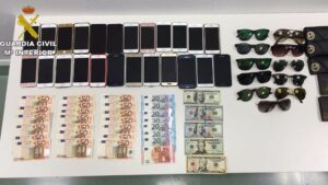moviles y dinero policia