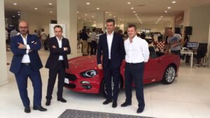 Andreu Vidal, gerente de Autovidal, junto a los representantes de Fiat y Alfa Romeo.