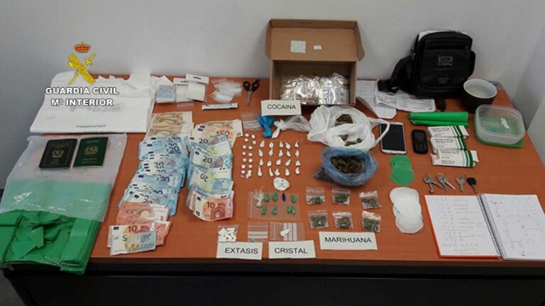 Drogas y dinero recuperado en la operación