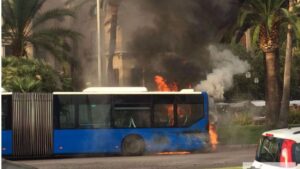 Es el tercer autob&uacute;s que arde en dos meses