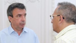 Miquel Vidal, en su despacho, tras decidir los cambios en el PP. FOTOS: &Oacute;scar Pipkin