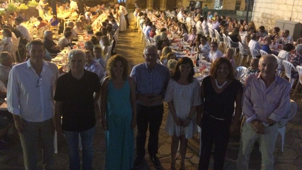 El presidente del partido regionalista durante la cena de verano