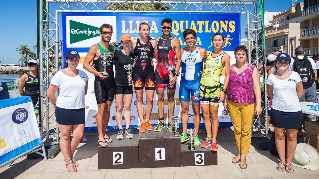 Los ganadores en el podium