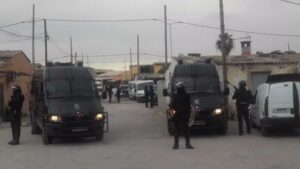 Efectivos de la Benem&eacute;rita vigilan la entrada a Son Banya