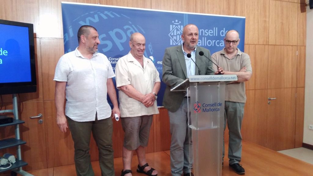 Miquel Ensenyat junto a los organizaodres