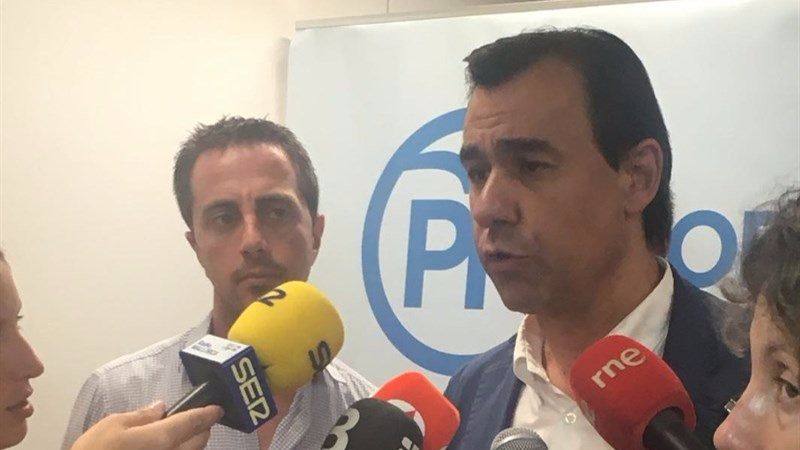 Martínez-Maíllo atiende a los medios mallorquines