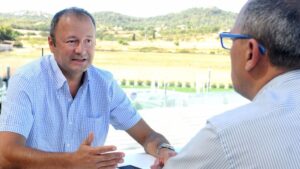 Barreira atiende a mallorcadiario.com junto a las pistas de tenis