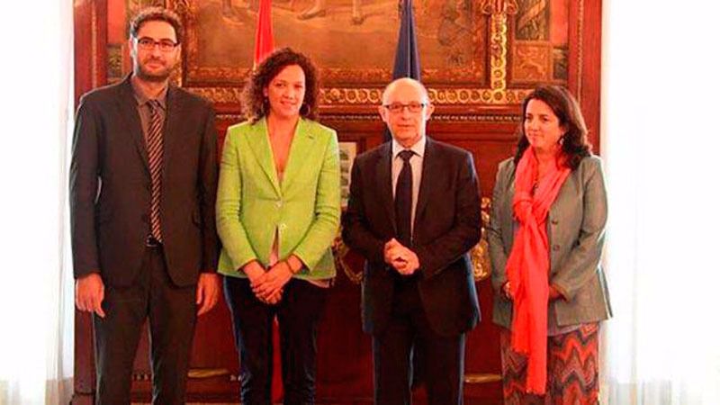 La Consellera d'Hisenda junto al ministro en funciones Cristóbal Montoro