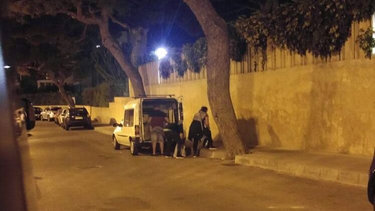 Imagen de una de las furgonetas en las que transportan las bebidas