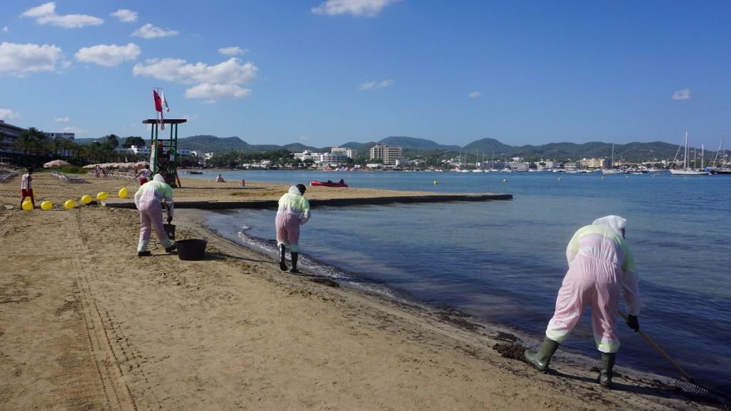 simulacro vertido playa