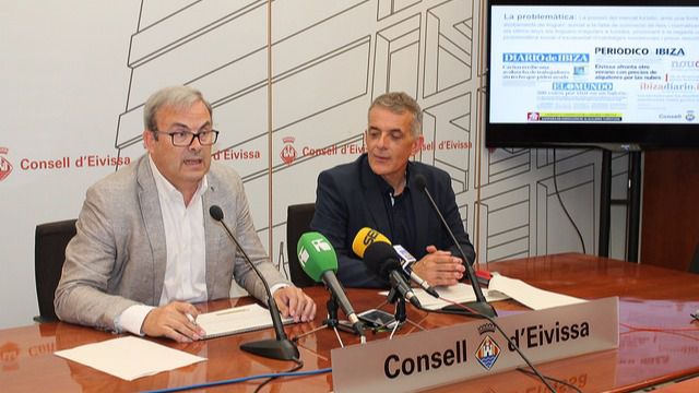 El presidente Torres y el director insular de Turismo en una imagen de archivo